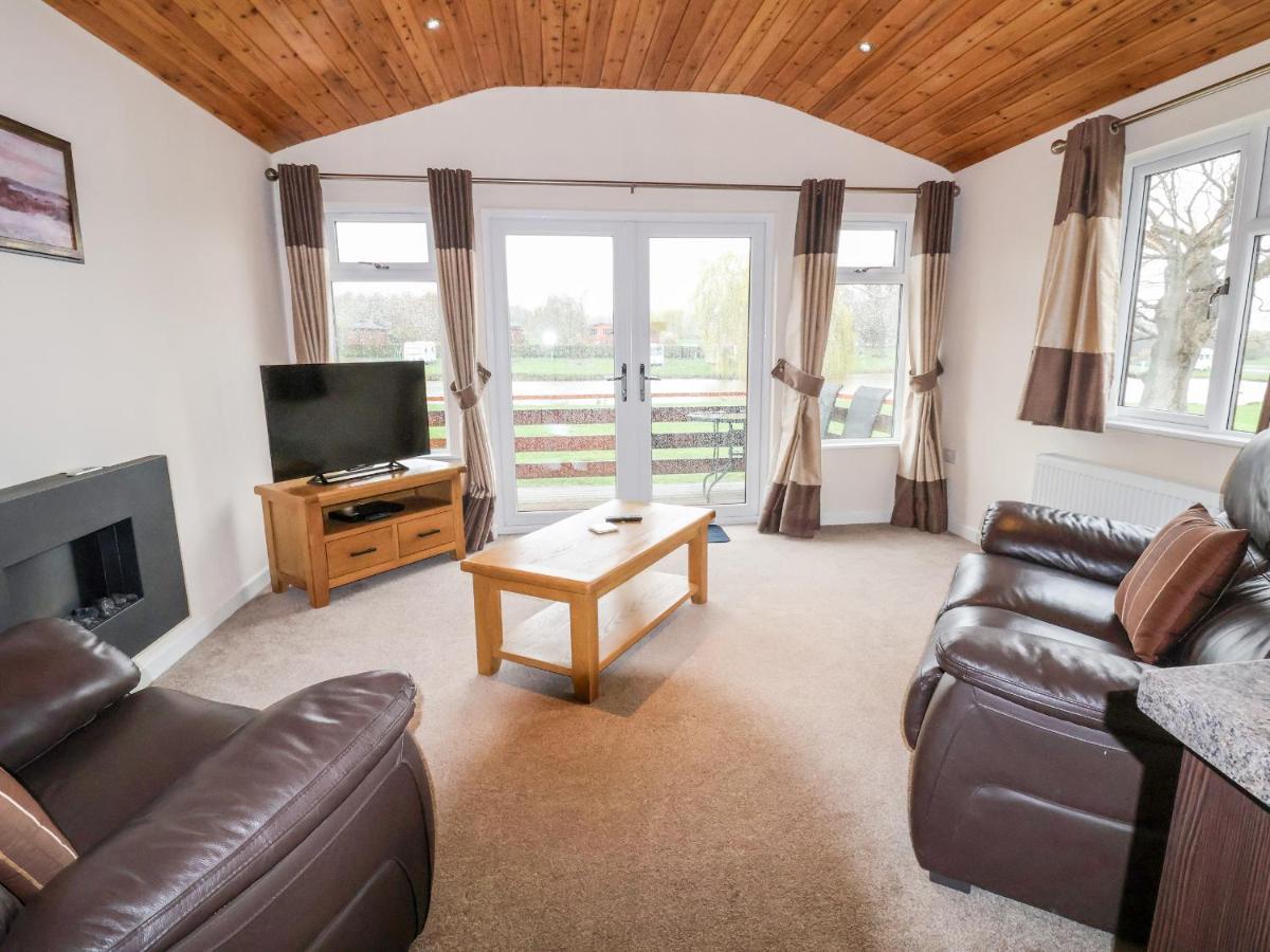 Oak Lodge Hadnall 外观 照片
